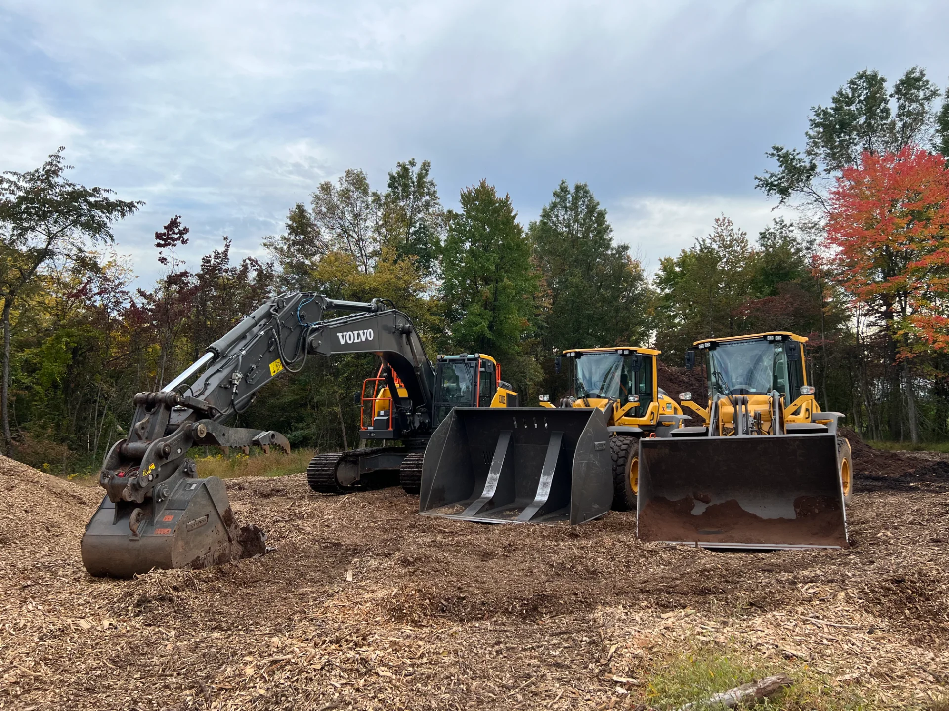 Excavator and wheel loaders on Land Clearing j